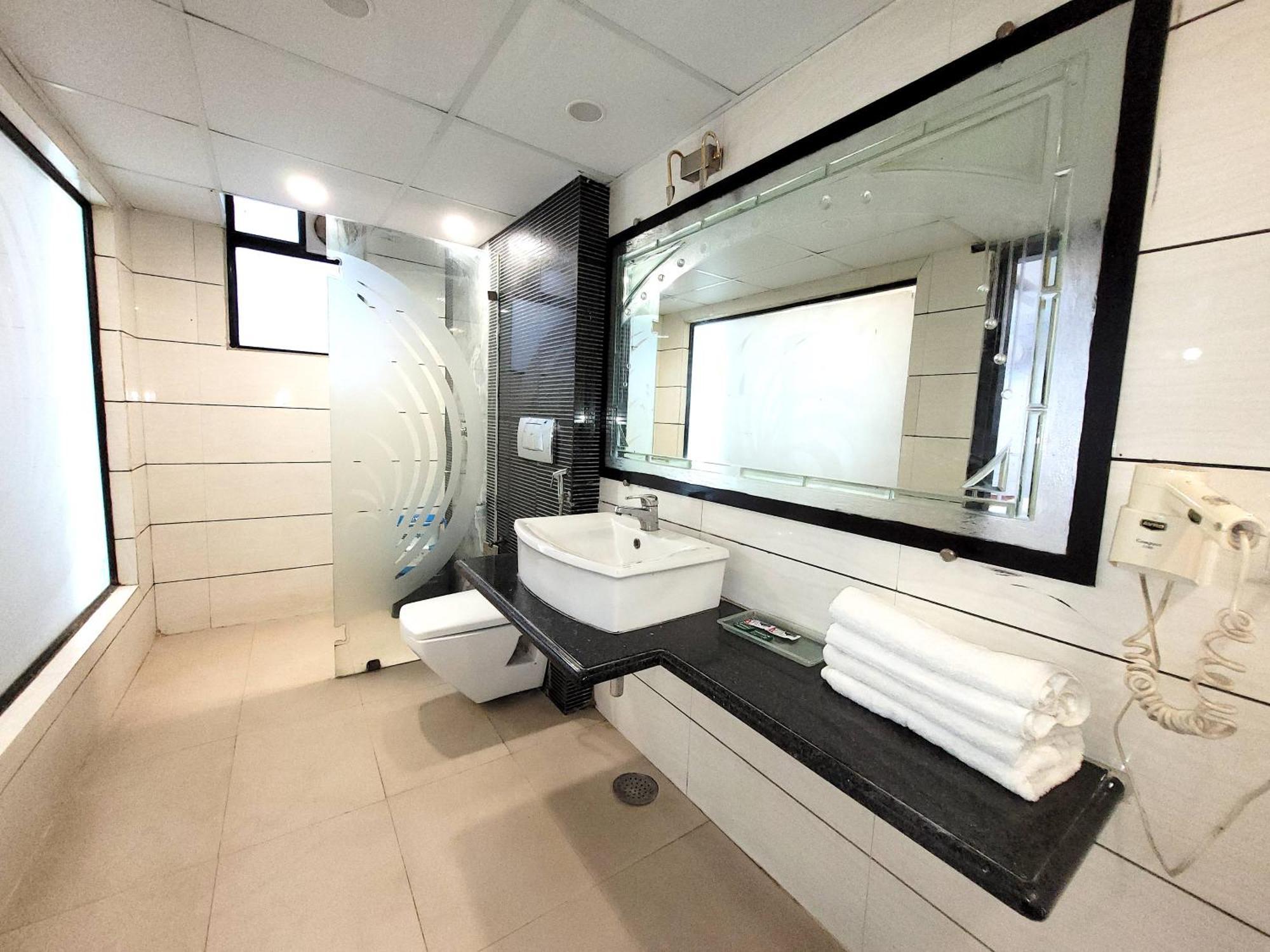 ניו דלהי Hotel The Daanish Residency - Karol Bagh מראה חיצוני תמונה