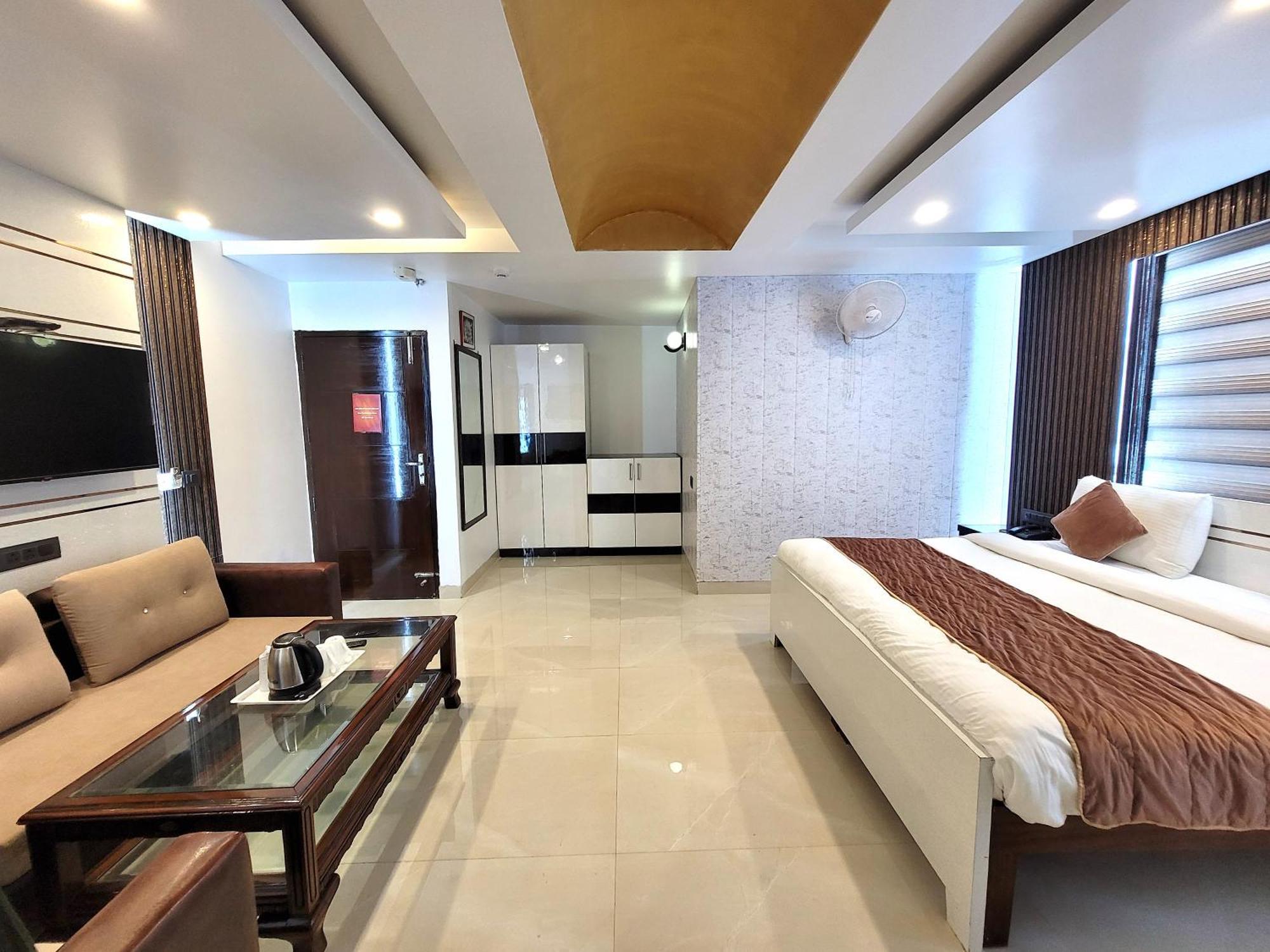 ניו דלהי Hotel The Daanish Residency - Karol Bagh מראה חיצוני תמונה