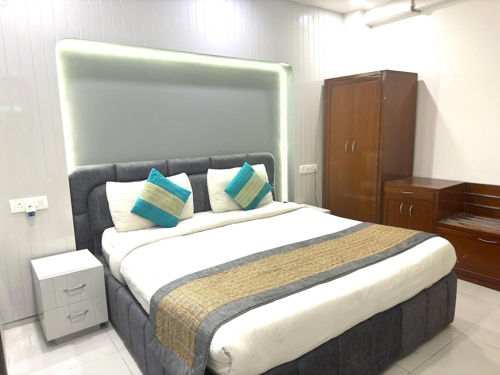 ניו דלהי Hotel The Daanish Residency - Karol Bagh מראה חיצוני תמונה