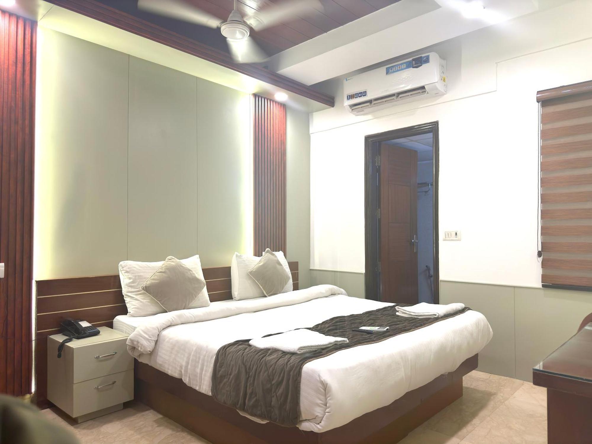 ניו דלהי Hotel The Daanish Residency - Karol Bagh מראה חיצוני תמונה