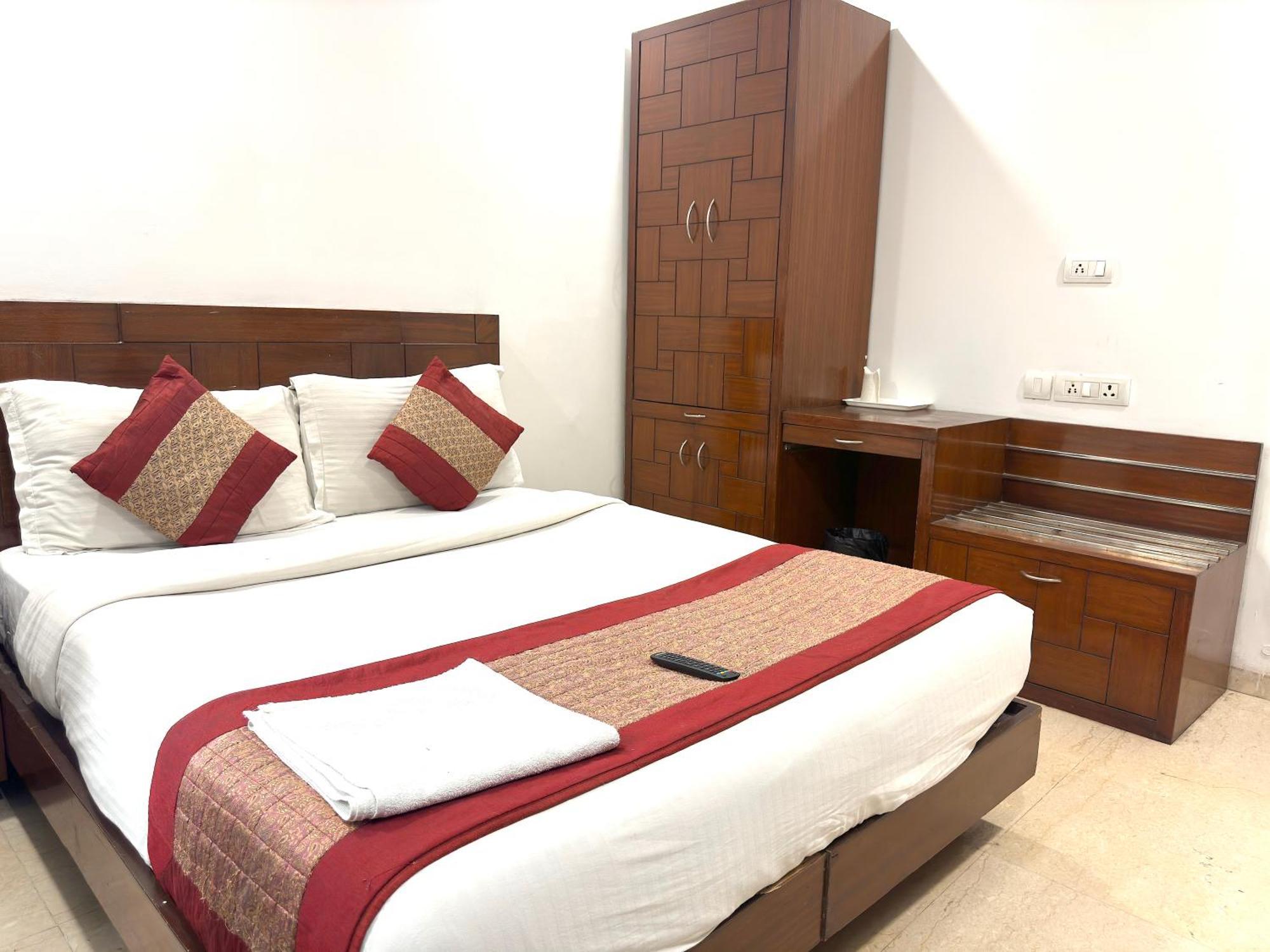 ניו דלהי Hotel The Daanish Residency - Karol Bagh מראה חיצוני תמונה